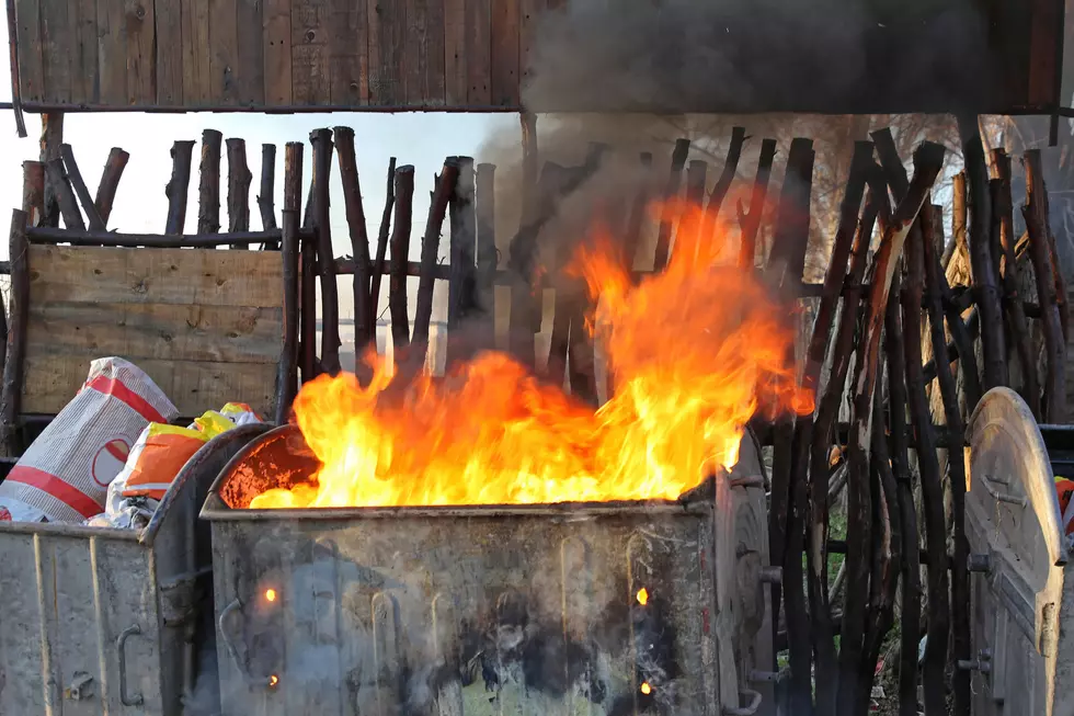 Burning Dumpster Fire Smoke Pollution Communal Problem